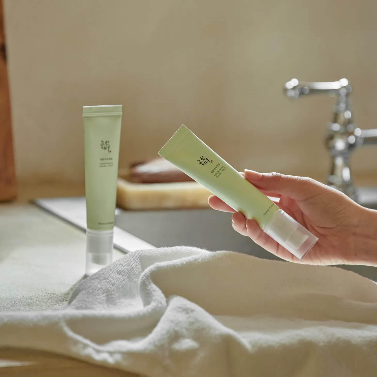 Beauty of Joseon - Light On Serum - Centella + Vita C - Serum Rozjaśniające z Witaminą C - 30ml