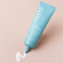 Paula's Choice - Clear - Ultra-Light Daily Hydrating Fluid SPF30+ - Nawilżająca Emulsja Przeciwsłoneczna - 60ml