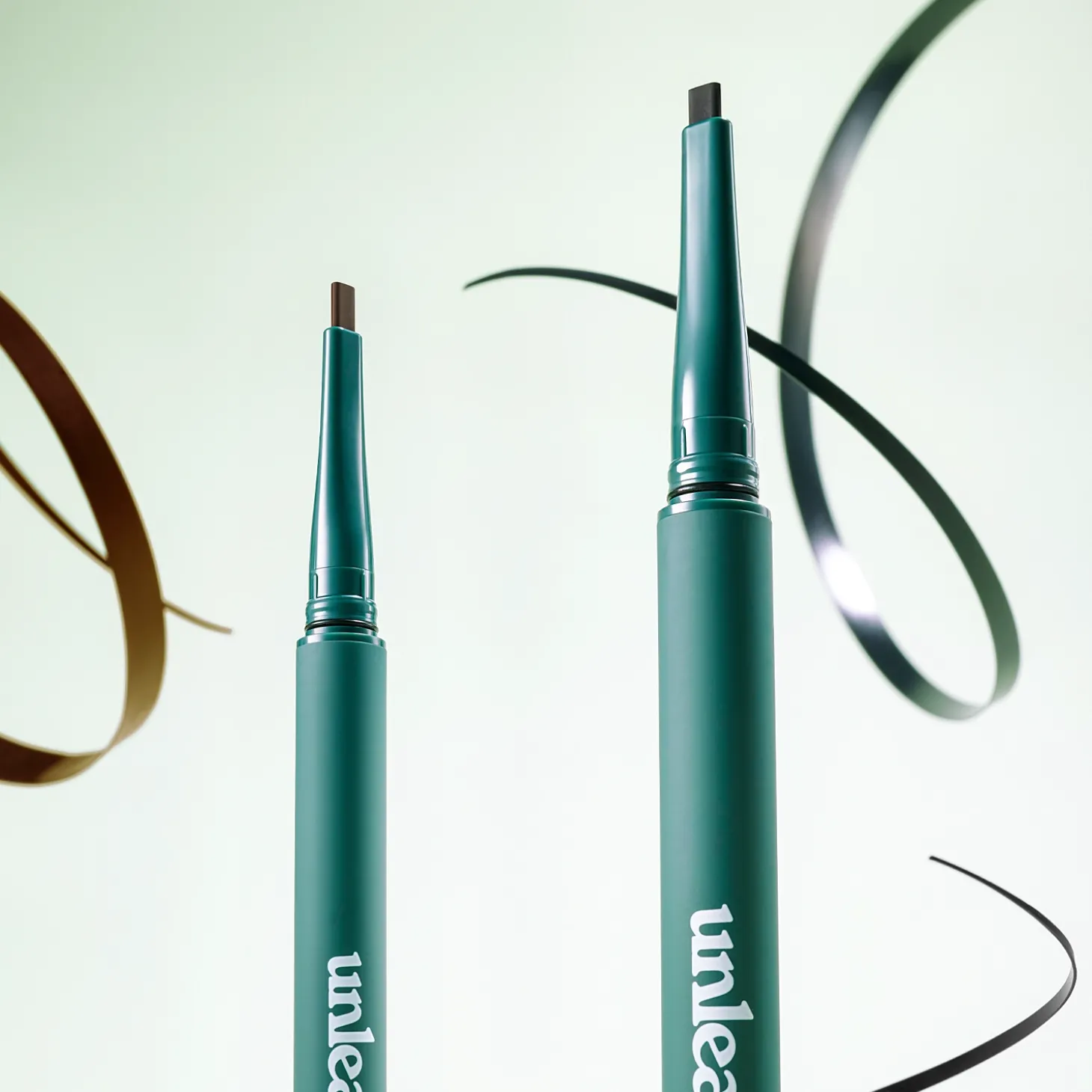 Unleashia - Easy Glide Flat Eyeliner - Płaski Eyeliner - No 1 Deep Black - 0,15g